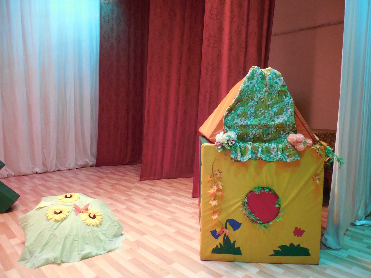 Старая сказка на новый лад. Красная Шапочка – афиша