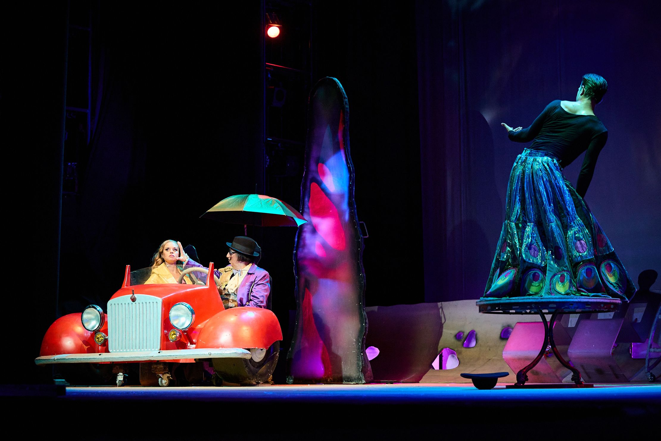 Дали и испанская королева из Казани – афиша