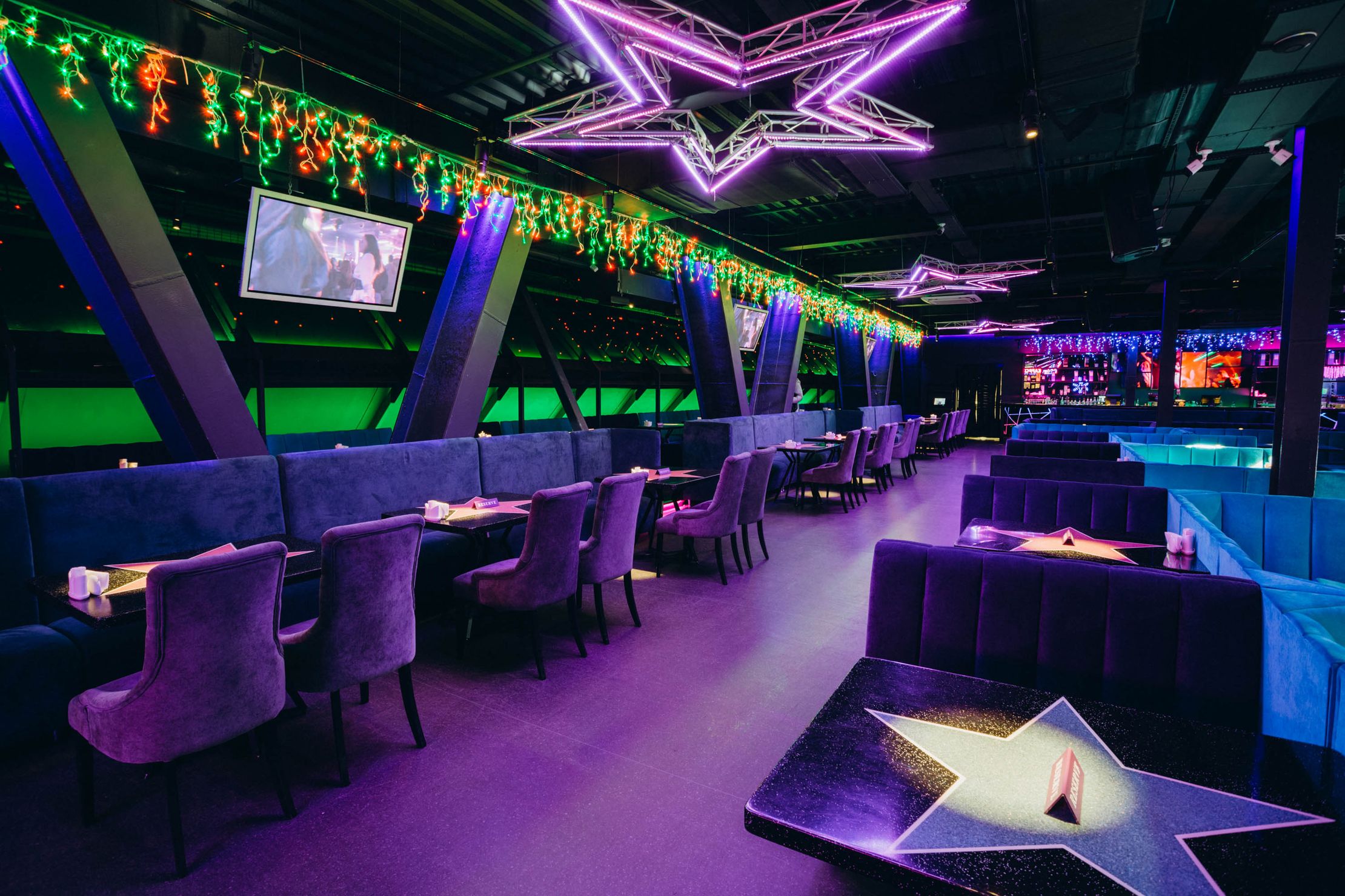 Санкт-Петербургтегі лесбияндық клуб «Каприс».