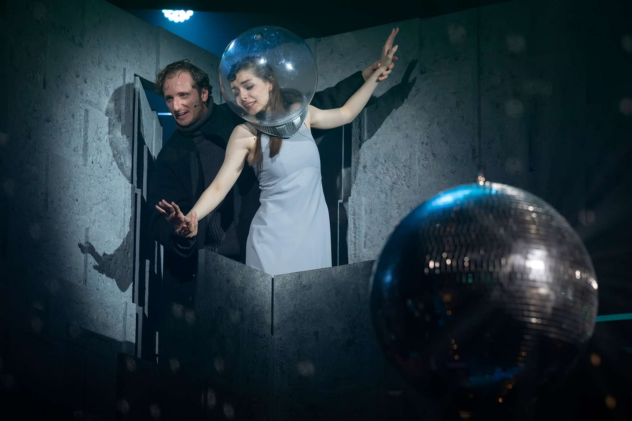 Три сестры – афиша