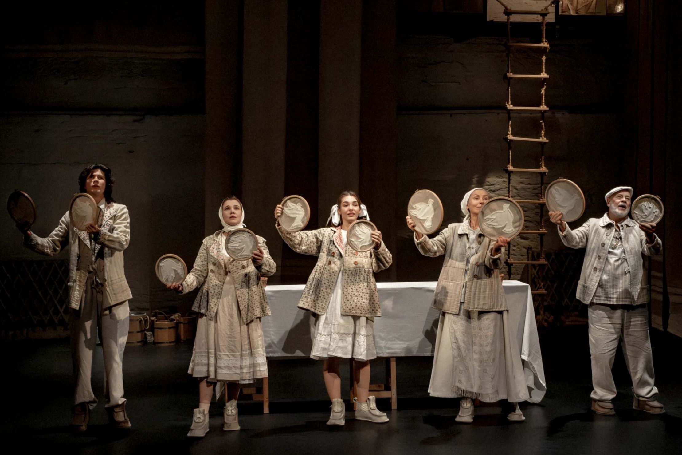 Любовь и голуби – афиша