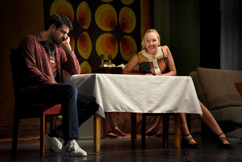 Убегая от тебя – афиша