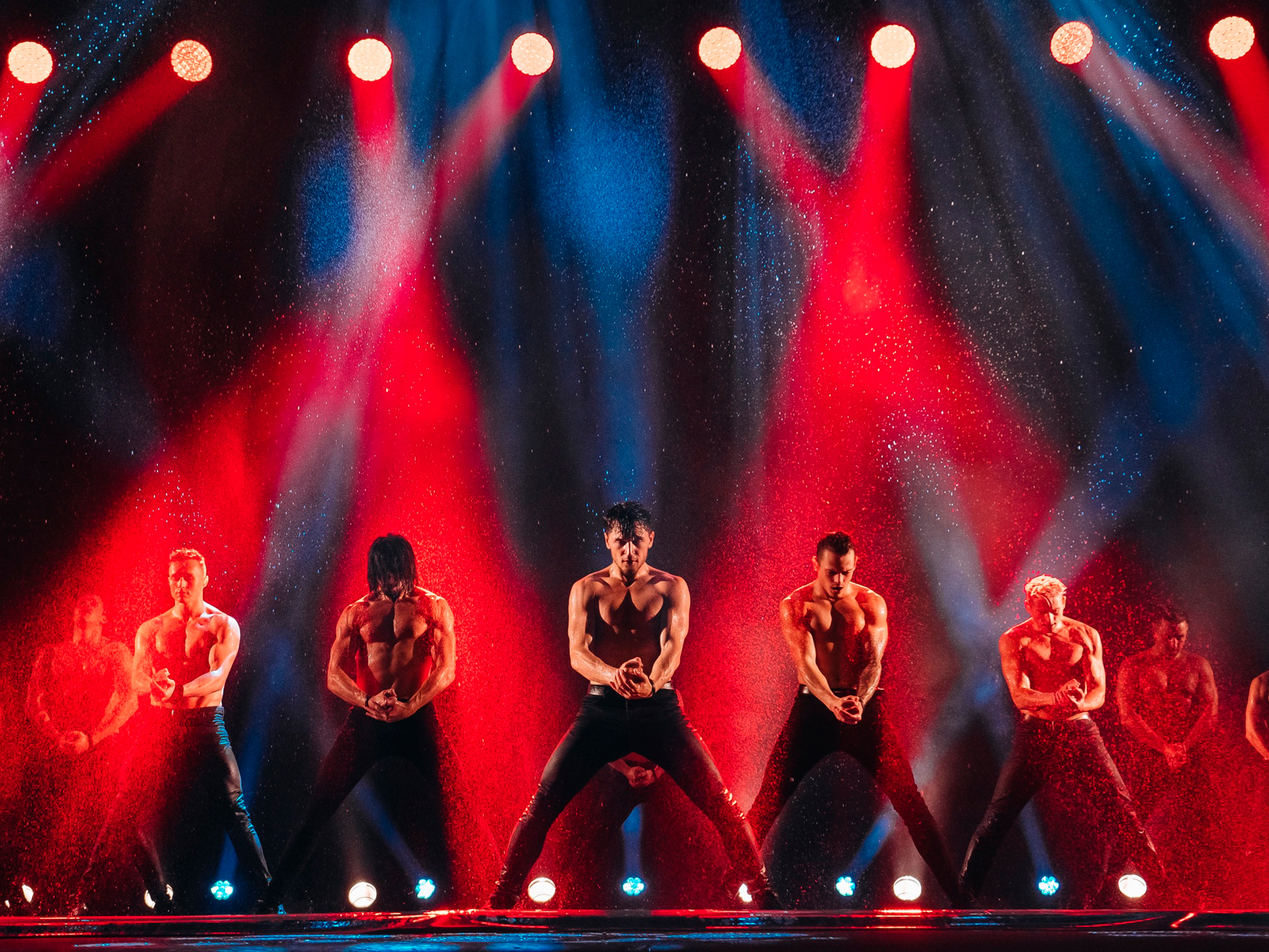 Шоу под до�ждем V «Признание в любви» – афиша