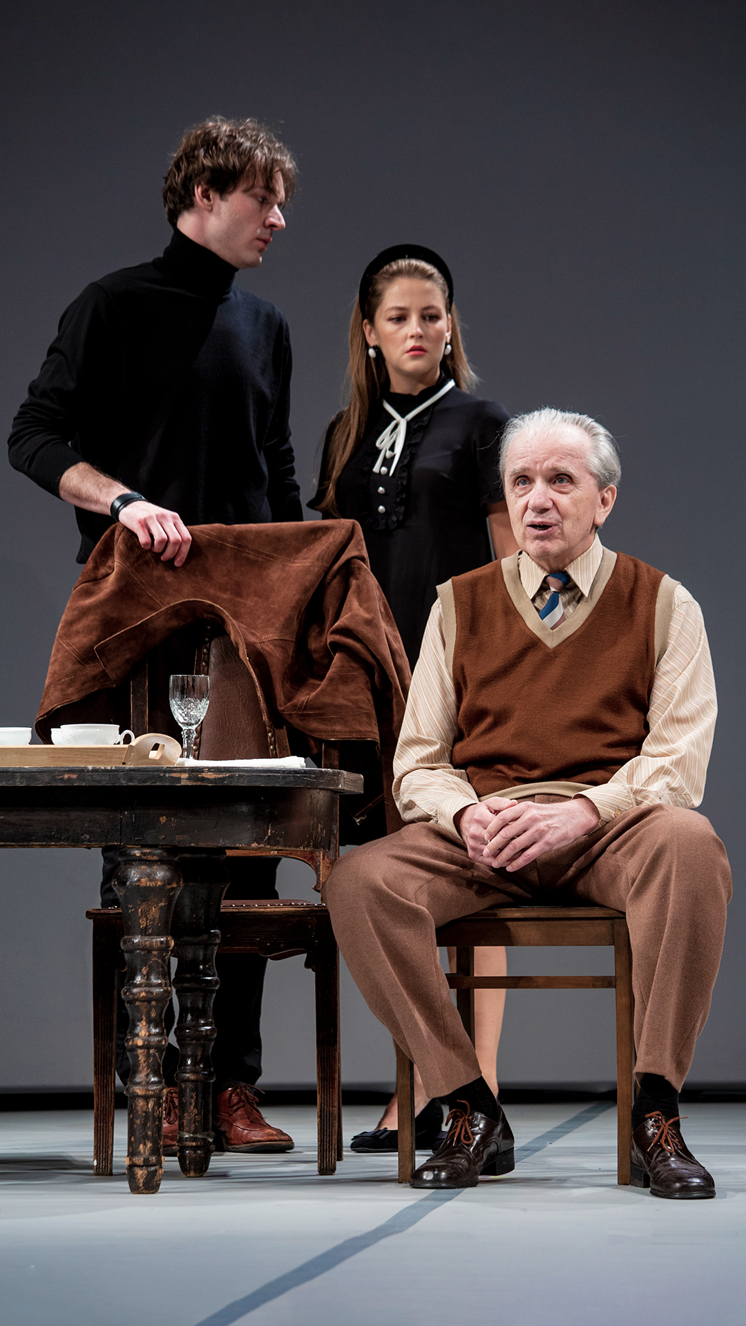 Соло для часов с боем – афиша