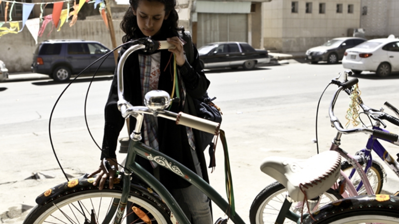 Девочка и велосипед – афиша