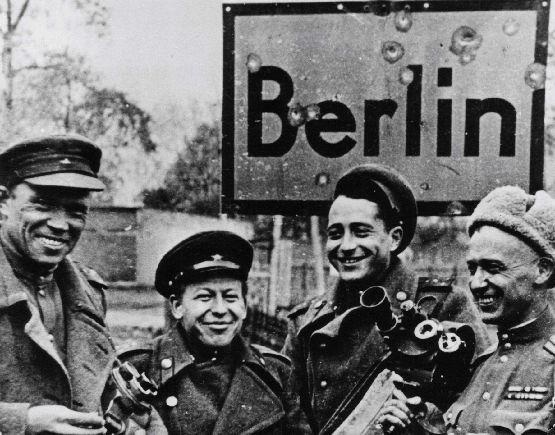 Под покровом любви – афиша