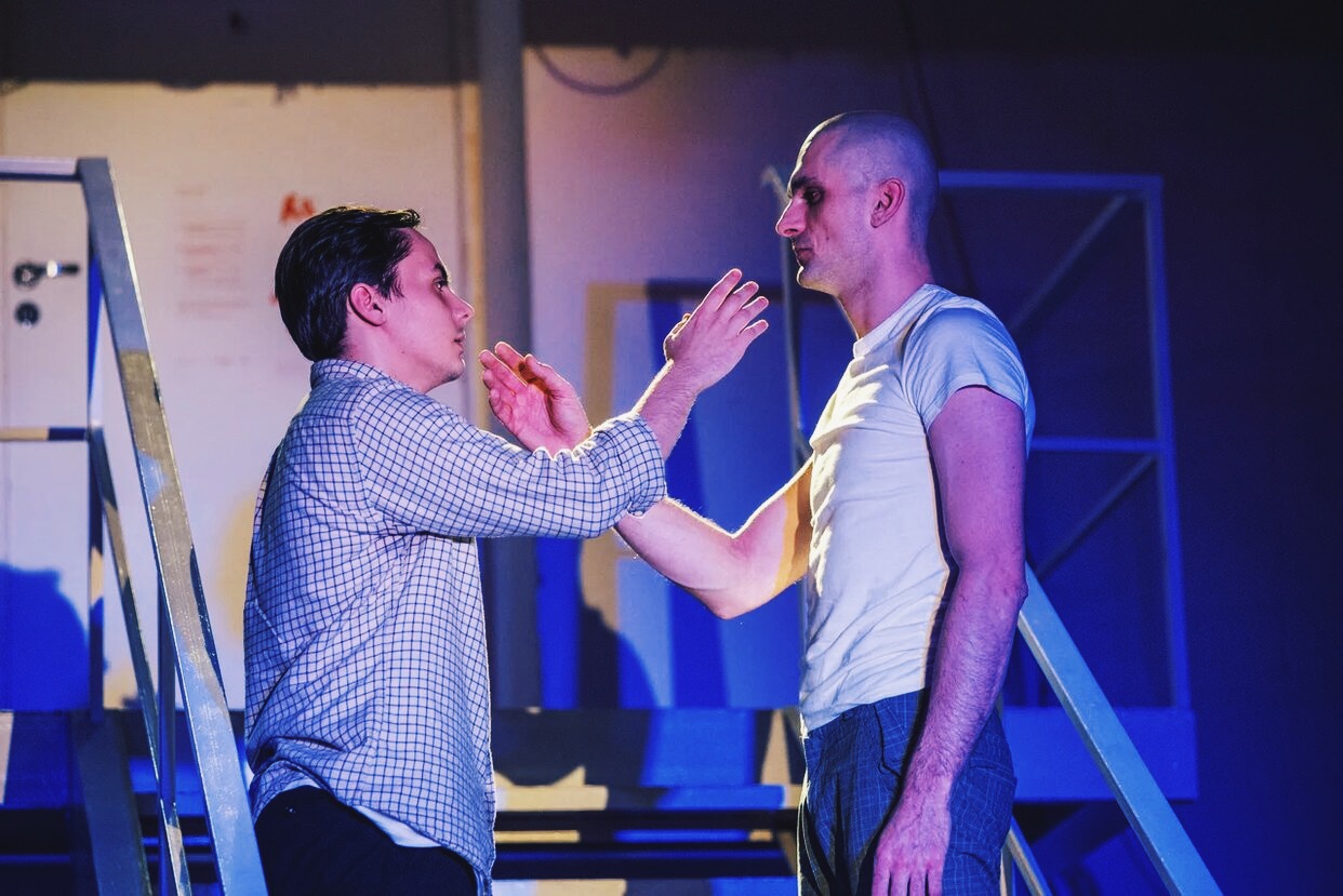 Урод – афиша