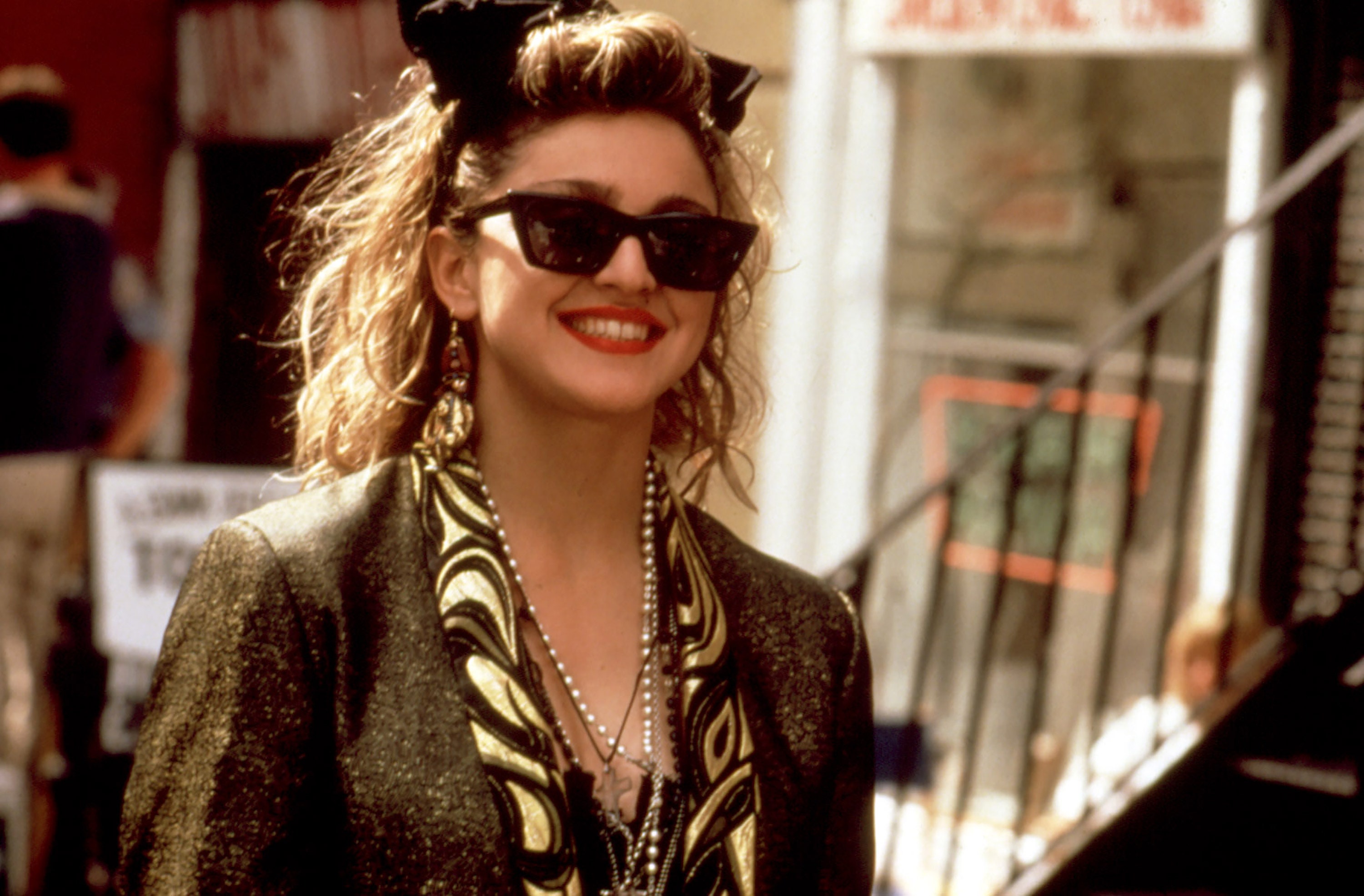 Мадонна 80. Отчаянно ищу Сьюзен 1985. Madonna desperately seeking Susan. Мадонна певица 1985.