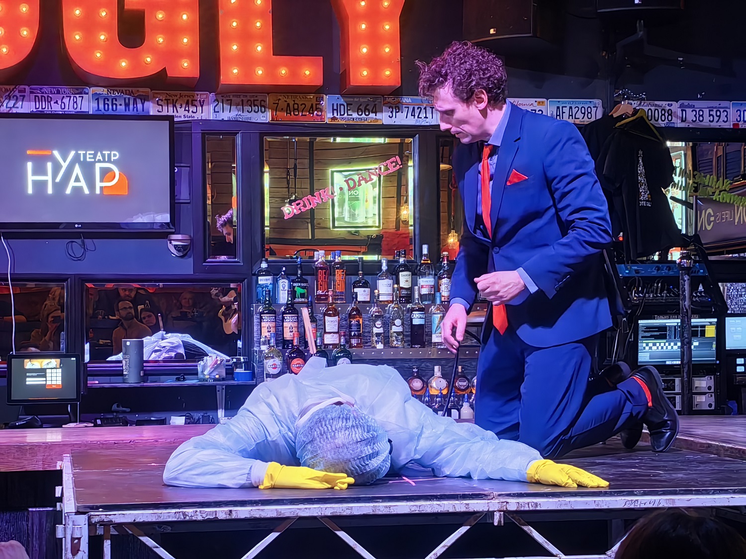 Тень в большом городе – афиша