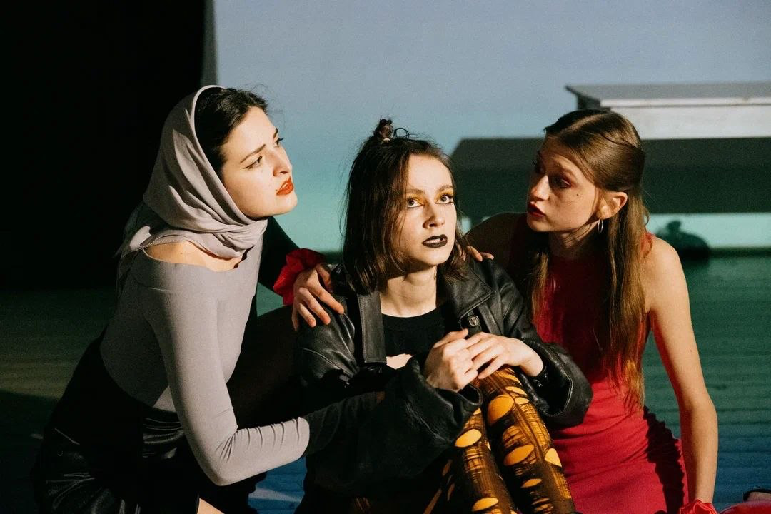 Игра в медведя – афиша