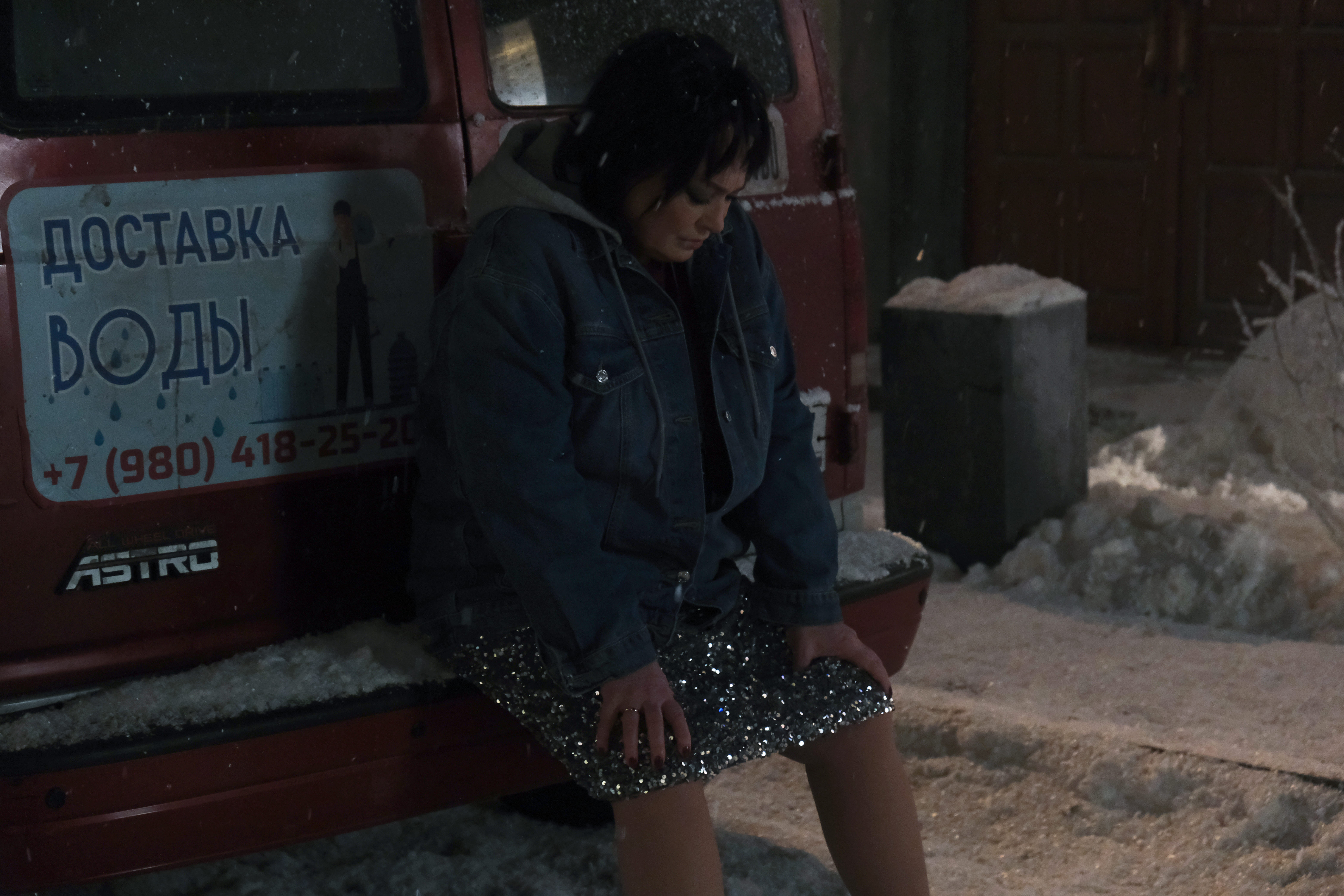 Автобуста әйелдің бөксесін ысқылау Достың үйлену тойында бейтаныс адаммен жыныстық қатынас