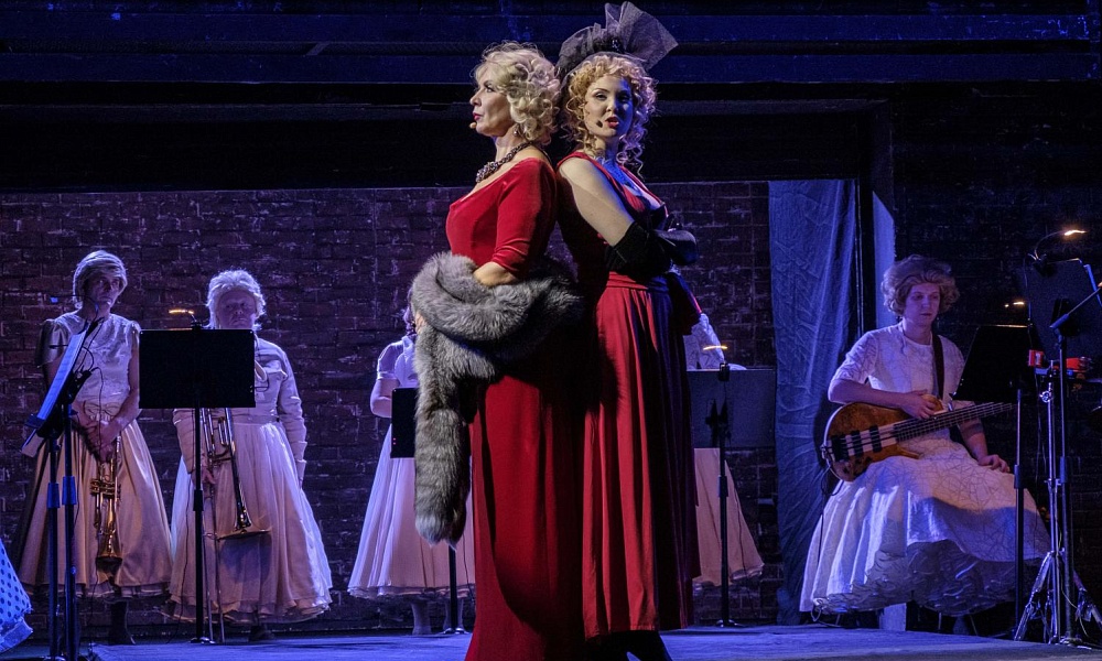 Восемь женщин – афиша