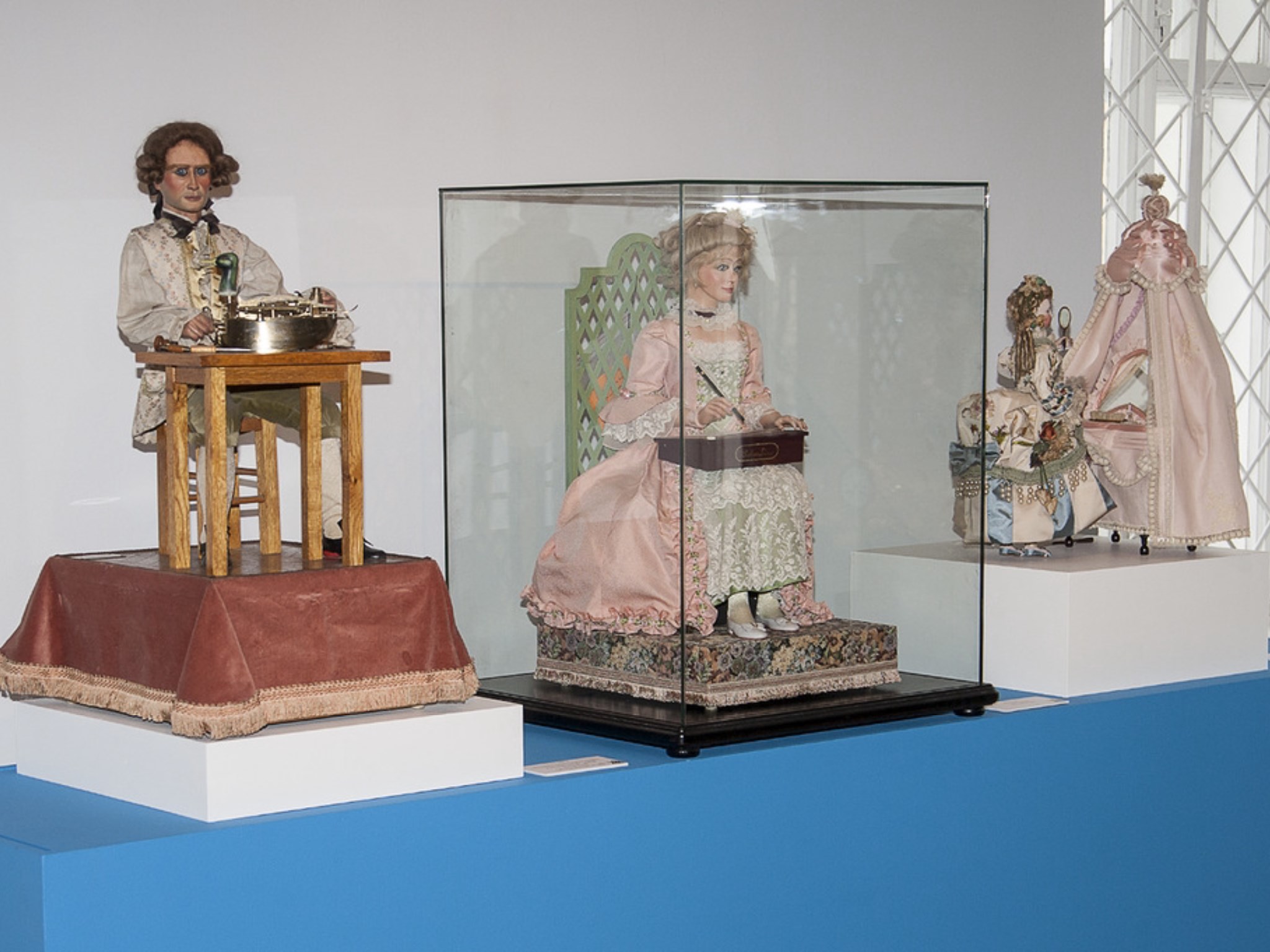 Новогодние сюрпризы. Старинные куклы и механизмы из коллекции Давида Якобашвили – афиша