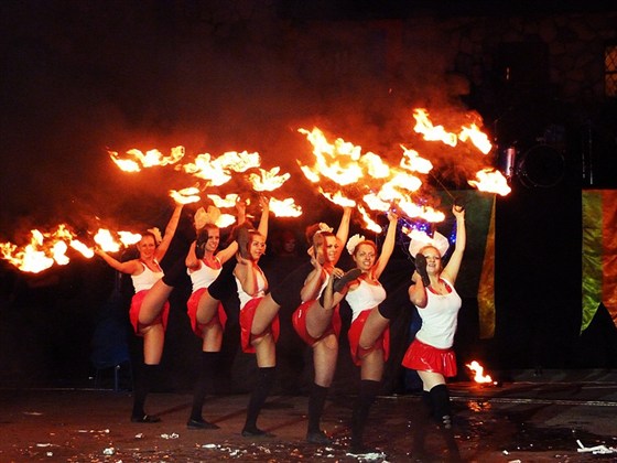 IV Фестиваль уличных театров «Вселенский карнавал огня» – афиша