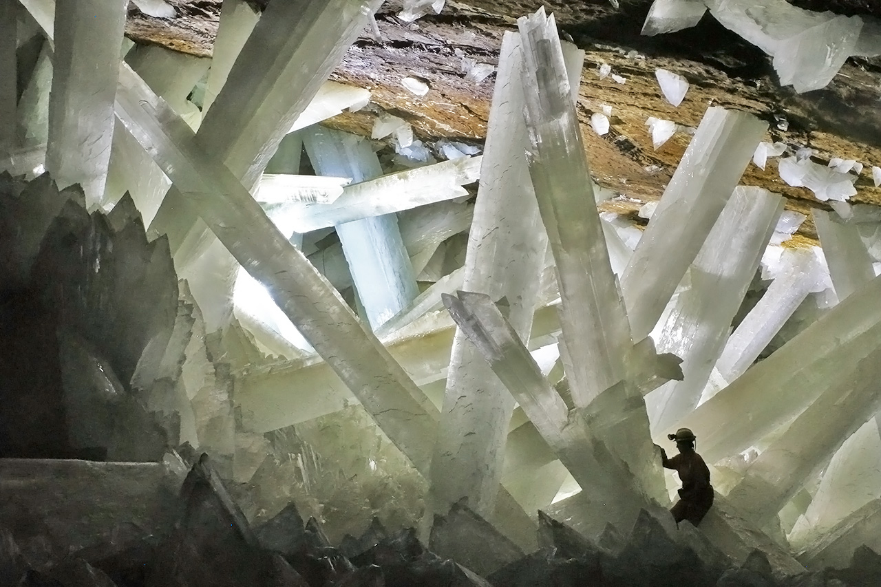 Тайна гигантских кристаллов – афиша