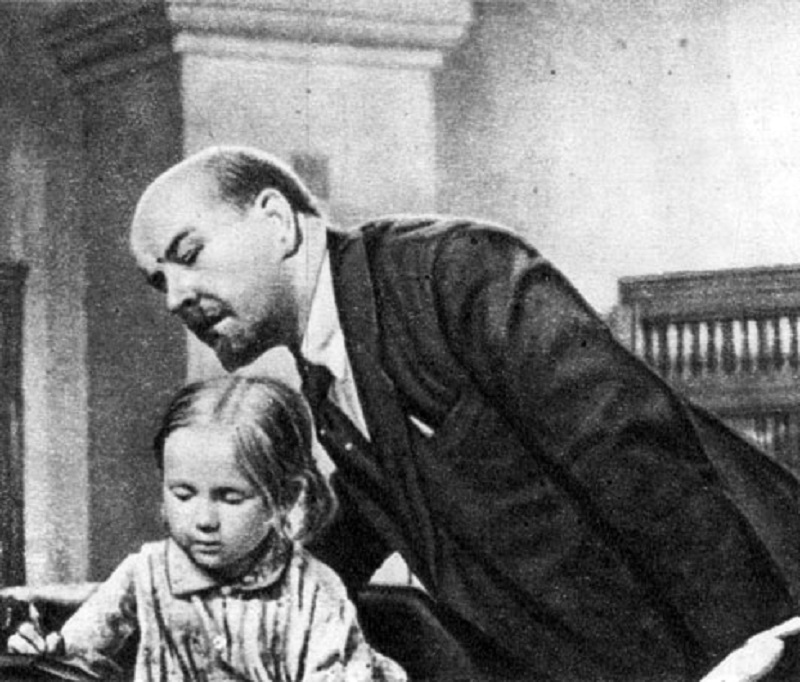 Ленин в 1918 году – афиша