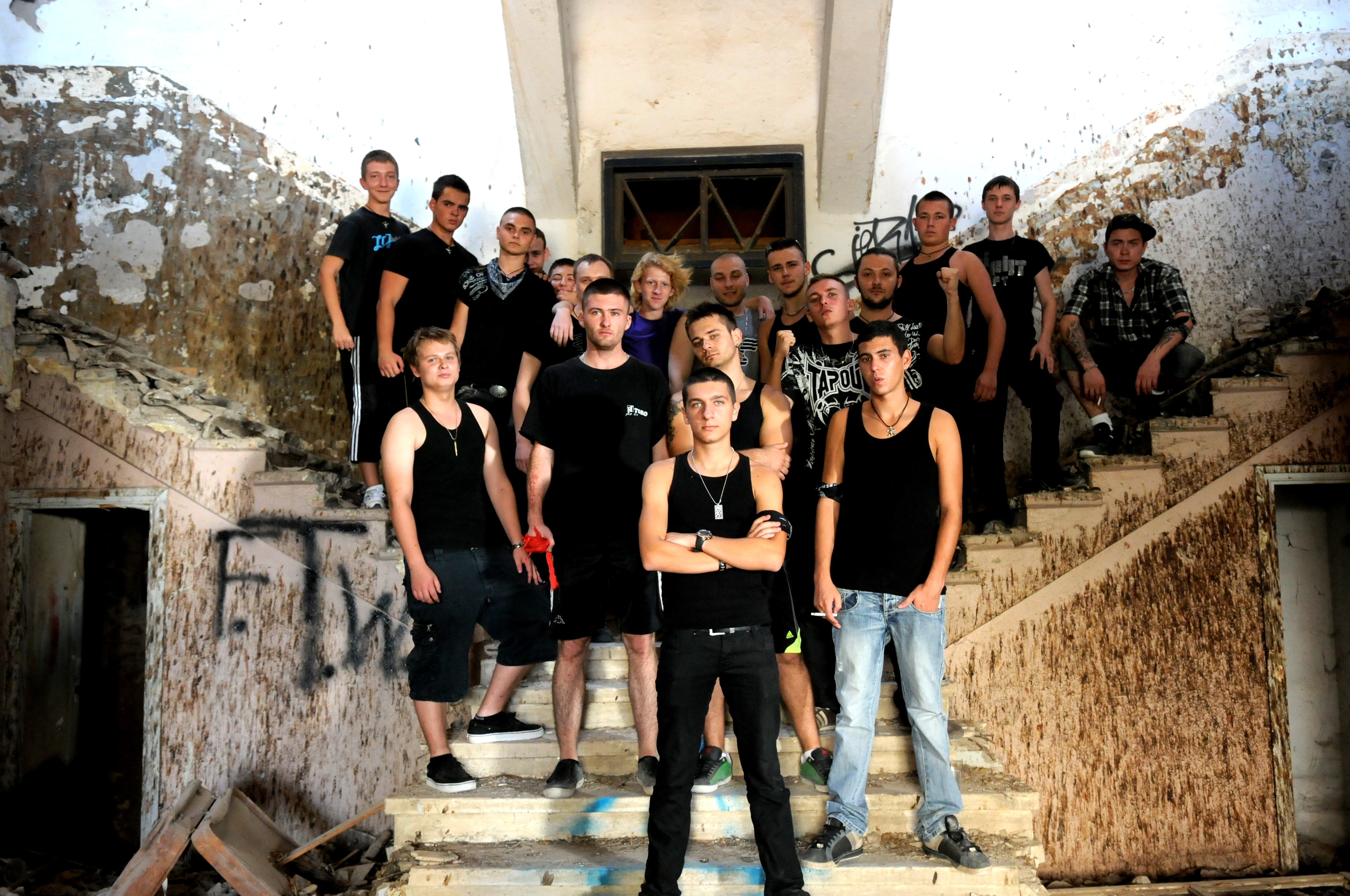 Доп соғу Қыздар жігітті жұлқылап, сорып алады